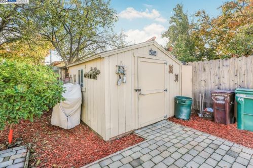 2708 Humboldt Ave, Oakland CA  94602-3635 exterior