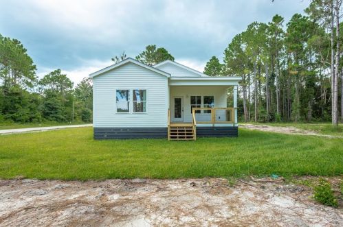 211 Franklin St, Carrabelle, FL 32322-3581