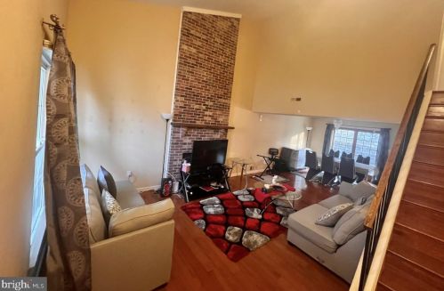 6053 Ponhill Dr, Woodbridge VA  22193-3952 exterior