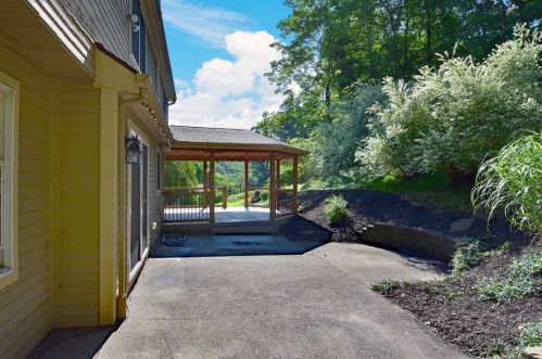 5015 Karrington Dr, Gibsonia, PA 15044-6004