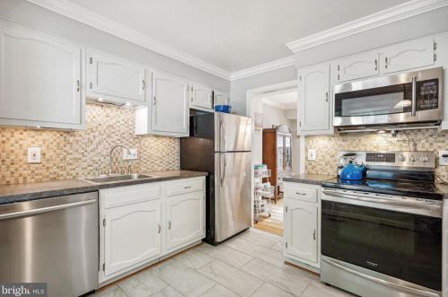 5269 Bradgen Ct, Springfield VA 22151-3524 exterior