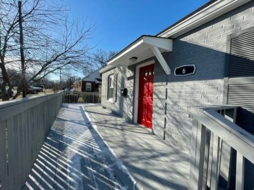 6 Gambier Cir, Cincinnati, OH 45218-1411