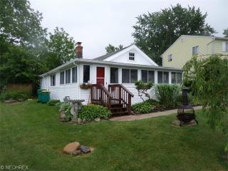 995 Westwood Dr, Willoughby, OH 44094-7035
