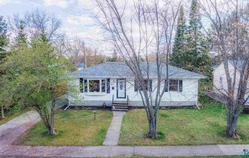412 32nd St, Hibbing MN  55746-2696 exterior