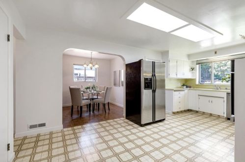 1438 Miramonte Ave, Los Altos CA 94024-5640 exterior