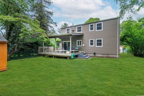 305 9th Ave, Elwood NY  11731-2127 exterior