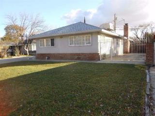 2940 Dakota Ave, Fresno, CA 93726-4205