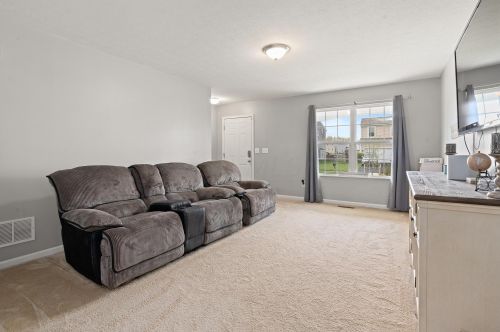 3963 Snowshoe Ave, Darbydale OH  43123-1372 exterior