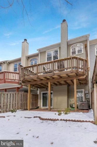 8854 Eagle Rock Ln, Springfield VA  22153-1727 exterior