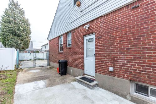 11581 Pkwy Dr, Floral Park NY  11003-3934 exterior