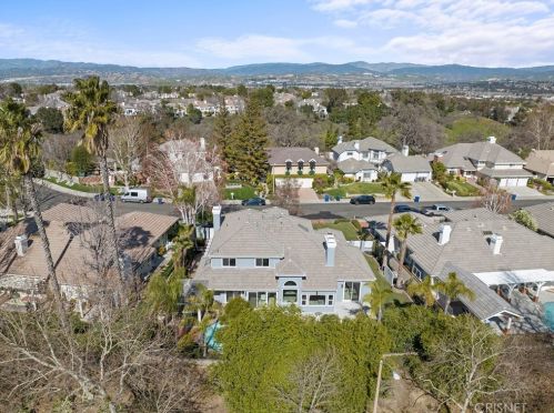 24370 Mornington Dr, Santa Clarita CA  91355-2037 exterior