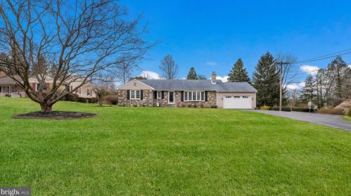 402 Cowpath Rd, Lansdale PA  19446-1516 exterior