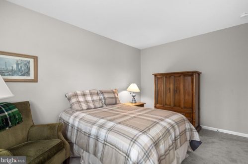 6010 Rdg Frd Dr, Springfield VA 22015-3651 exterior