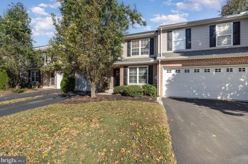 24 Parkside Dr, Lebanon, PA 17042-4014