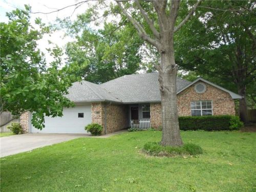 614 Martin St, Bonham, TX 75418-2231