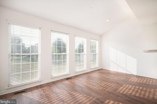 216 Shetland Dr, New Castle DE  19720-8832 exterior