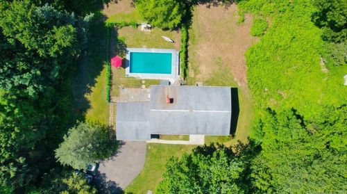 220 Wolfpit Rd, Wilton, CT 06897-3419