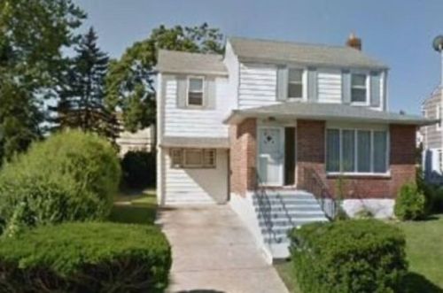 115 Barbara St, Floral Park, NY 11003-3600