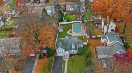 826 Walnut St, Roselle Park, NJ 07204-1351