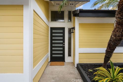 1118 Lake St, Huntington Beach, CA 92648-3563