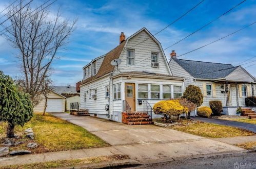210 Mawbey St, Woodbridge, NJ 07095-2316