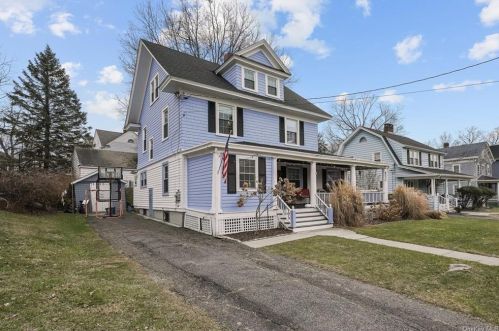 22 Prospect St, Sears Corners, NY 10509-1214