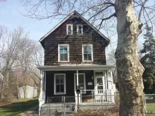 617 2nd St, Florence, NJ 08518-1101