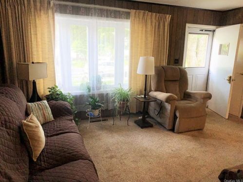 43 Van Wyck Dr, Poughkeepsie NY  12601-1518 exterior