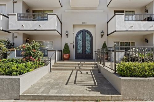 11218 Camarillo St, North Hollywood, CA 91602-1221