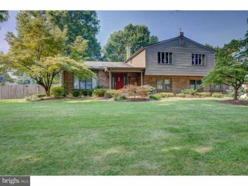 33 Redwood Dr, Southampton, PA 18954-1633