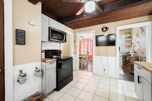 40 Hedge Ave, Norwich CT  06360-5920 exterior