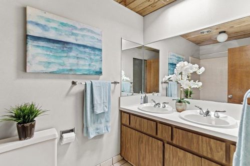 1103 Homestead Rd, Sunnyvale CA  94087-5156 exterior