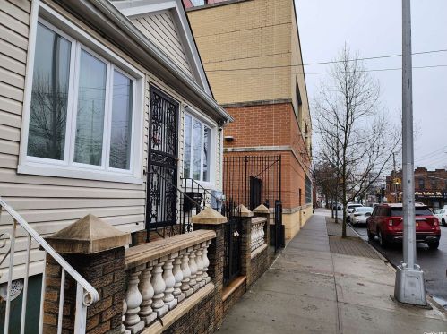 97-41 90th St, Jamaica, NY 11416-1329