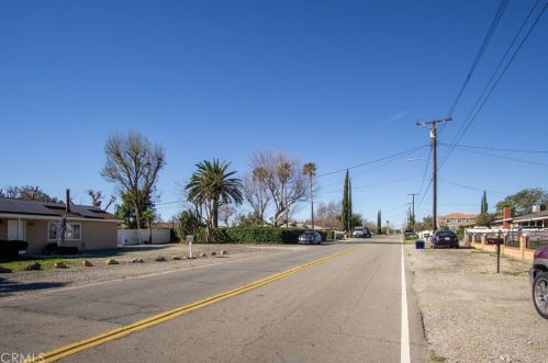 1591 Persimmon St, Rialto CA  92377-4190 exterior