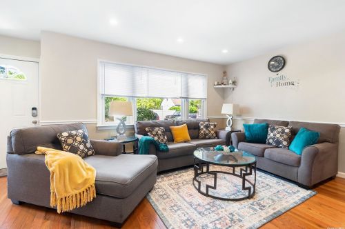 8 Newton Pl, Roosevelt NY  11575-2226 exterior