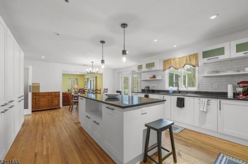 79 Pinewood Dr, Skyline Lakes NJ  07456-1122 exterior