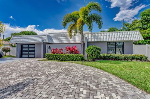 1150 Singer Dr, West Palm Beach, FL 33404-2760
