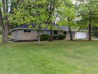 7374 48th St, Hales Corners, WI 53132-9451