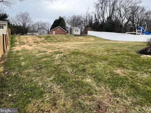 337 Hanby Cir, Boothwyn PA  19061-2319 exterior