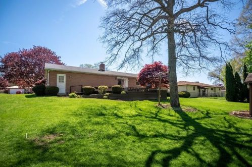 517 Richmond Dr, Hermitage, PA 16146-0016