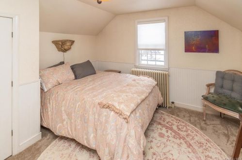 23 Darrow Pl, Poughkeepsie NY  12603-1504 exterior