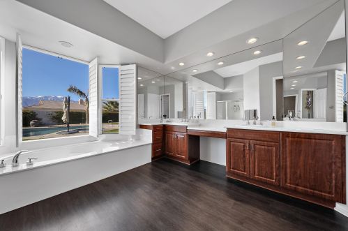 5 Curie Ct, Rancho Mirage CA  92270-2713 exterior