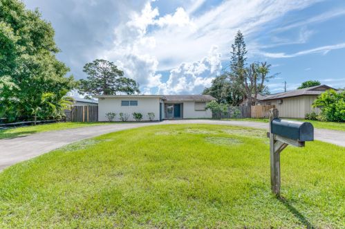 14284 Evelyn Dr, West Palm Beach, FL 33410-1116