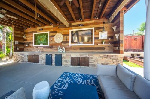 291 Amelia Ct, Vista, CA 92084-2587