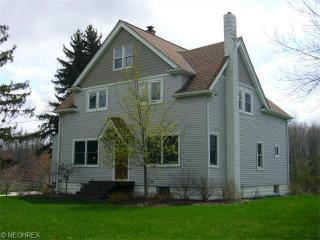 8891 Cedar Rd, Chesterland, OH 44026-3571