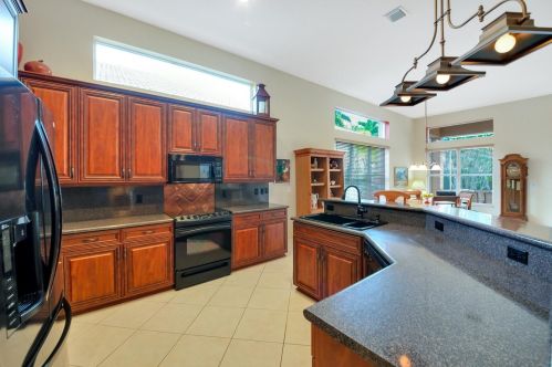 7110 Veneto Dr, Boynton Beach FL  33437-3741 exterior