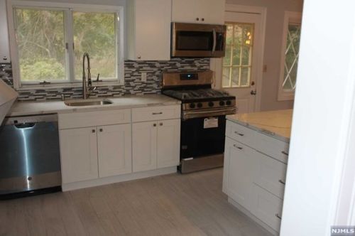 138 Bogerts Mill Rd, Harrington Park, NJ 07640-1714