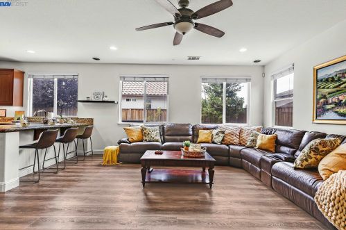 66 Sunchase Ct, Oakley CA  94561-4425 exterior