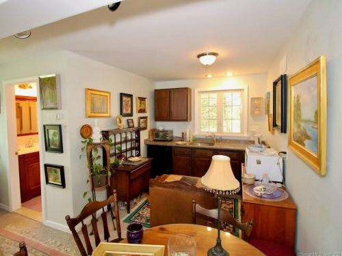 310 Main St, Wallingford CT  06492-2232 exterior