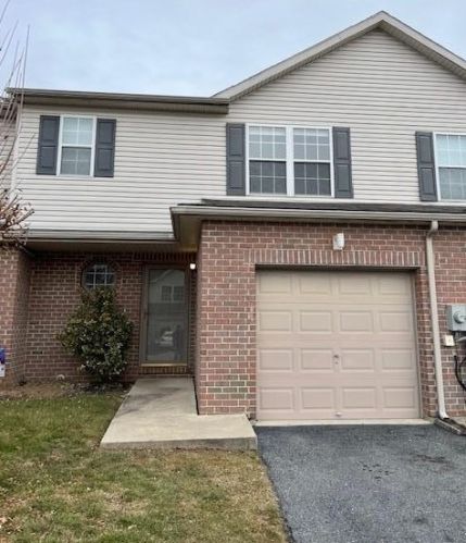 2550 Jeannette Ln, Easton PA  18040-5816 exterior